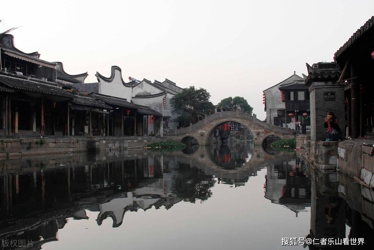 马来西亚一客车突然失控!载有16名中国游客,多人受伤